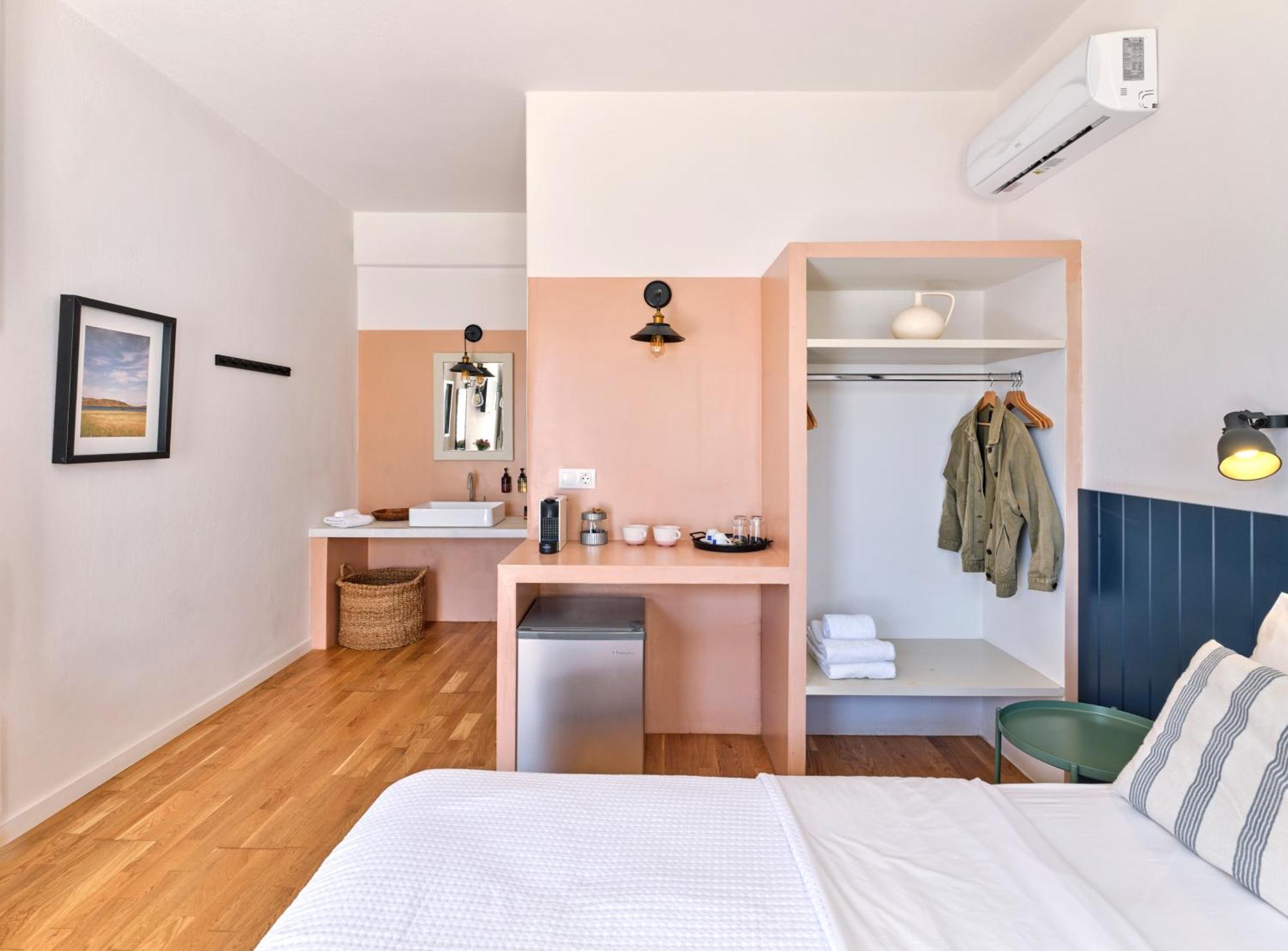 Magoo Suites Logaras Eksteriør billede