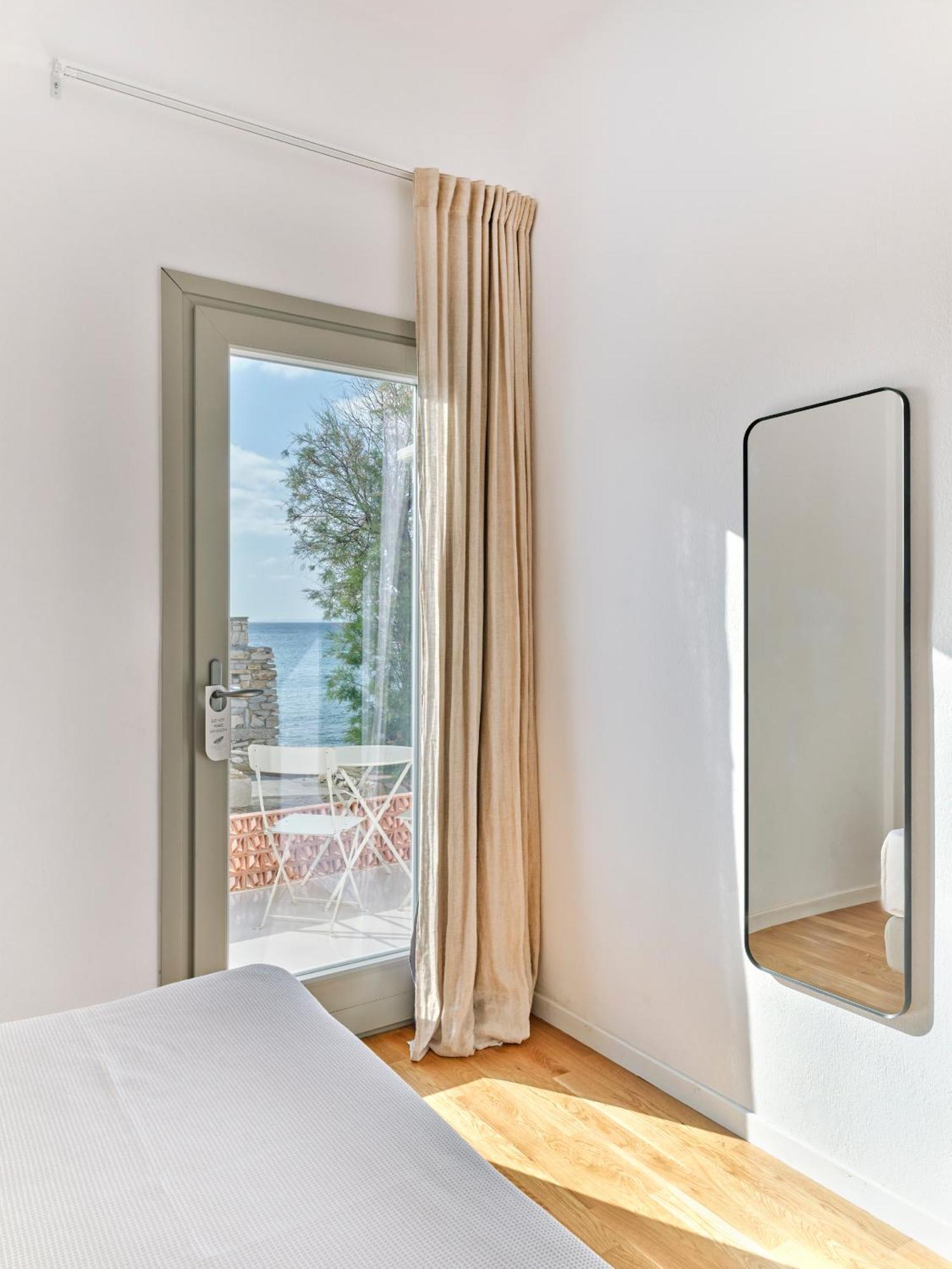 Magoo Suites Logaras Eksteriør billede