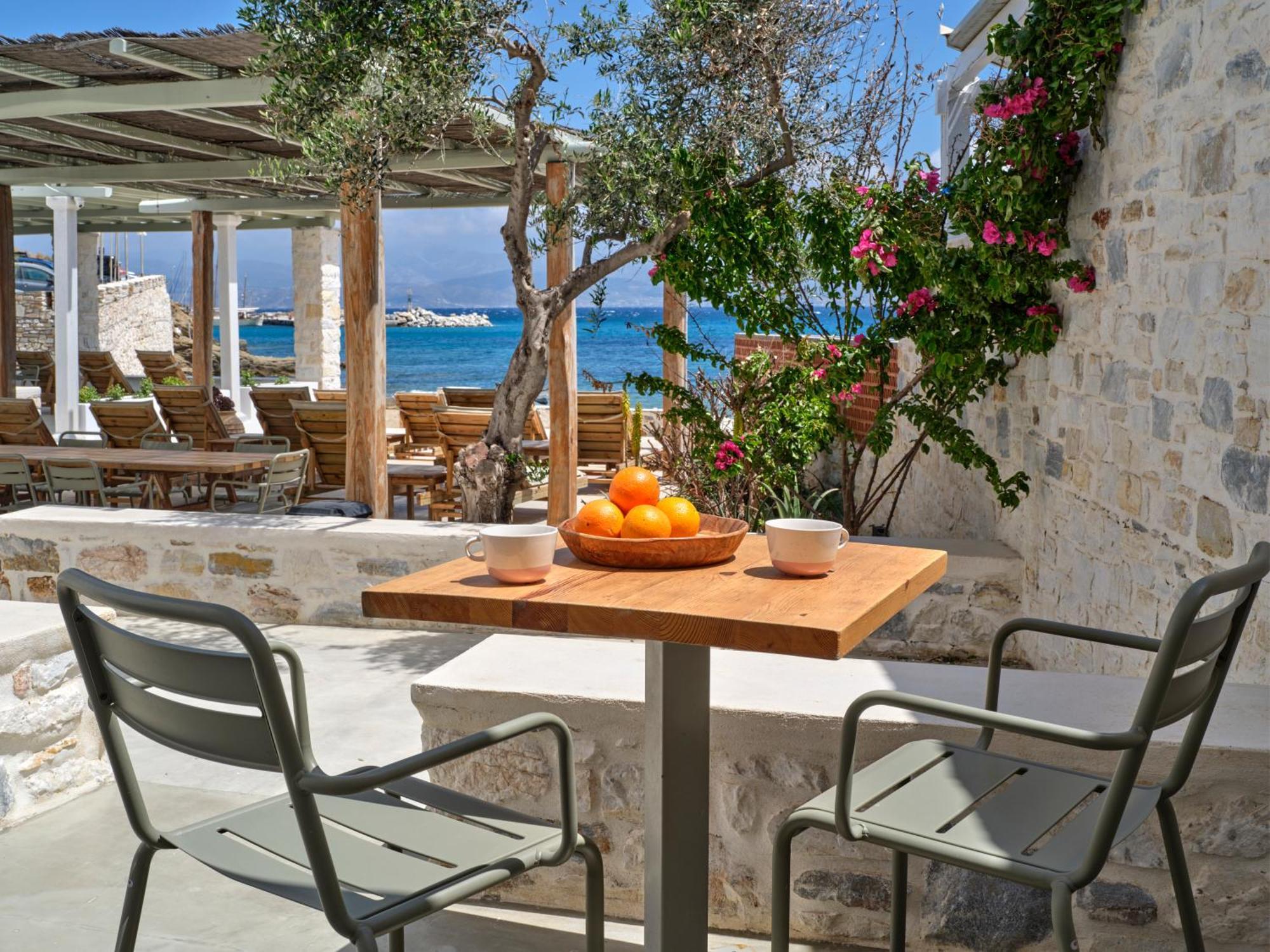 Magoo Suites Logaras Eksteriør billede