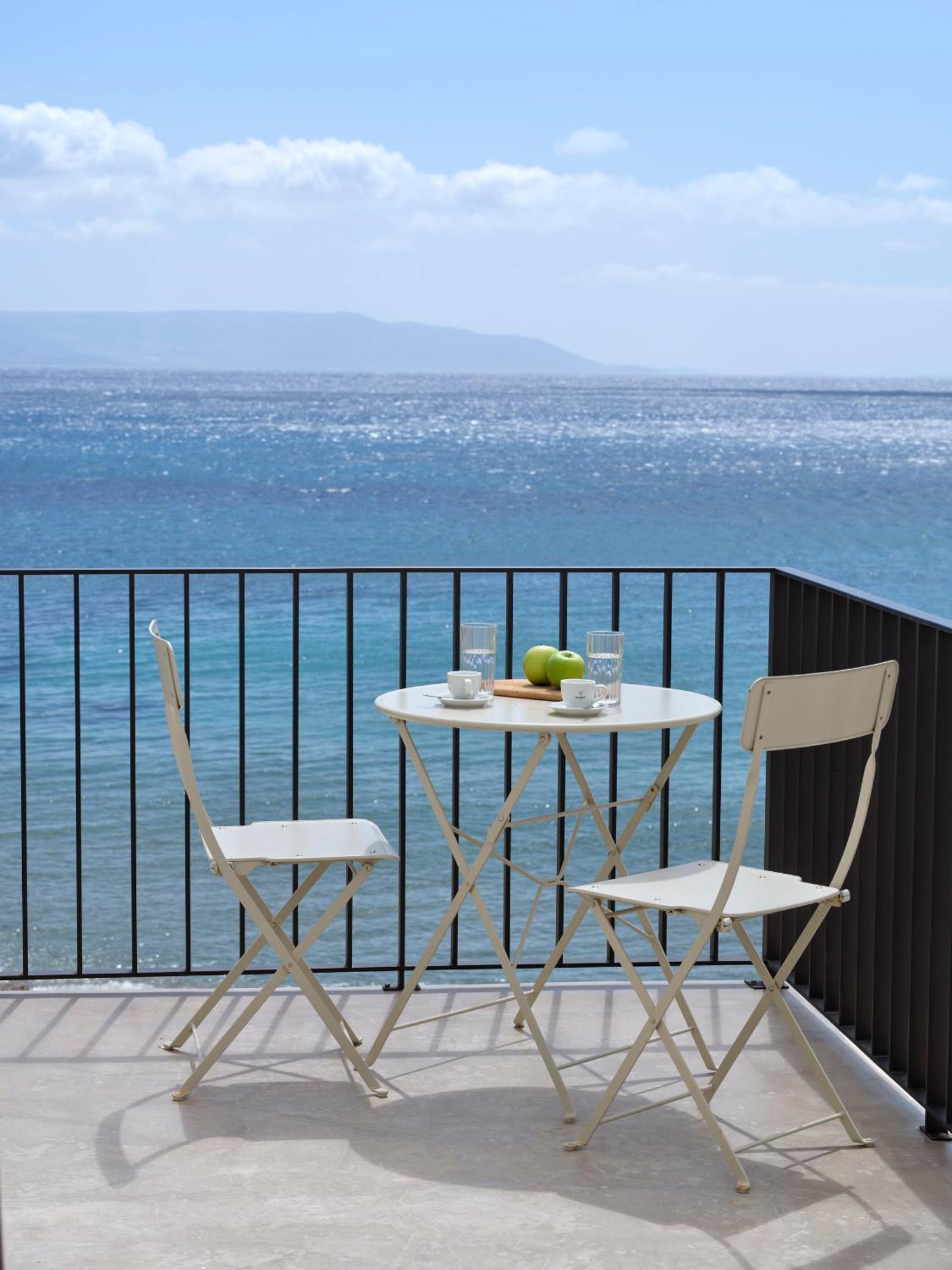 Magoo Suites Logaras Eksteriør billede