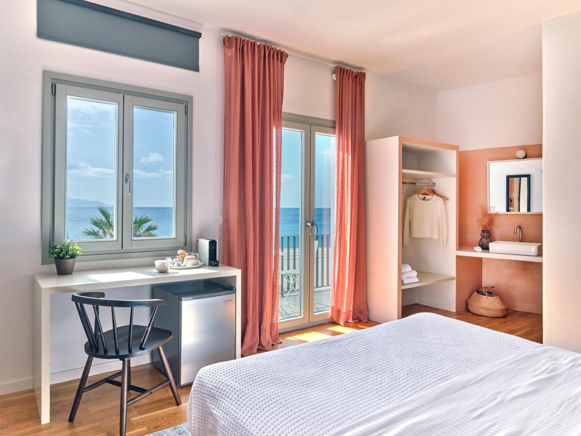 Magoo Suites Logaras Eksteriør billede