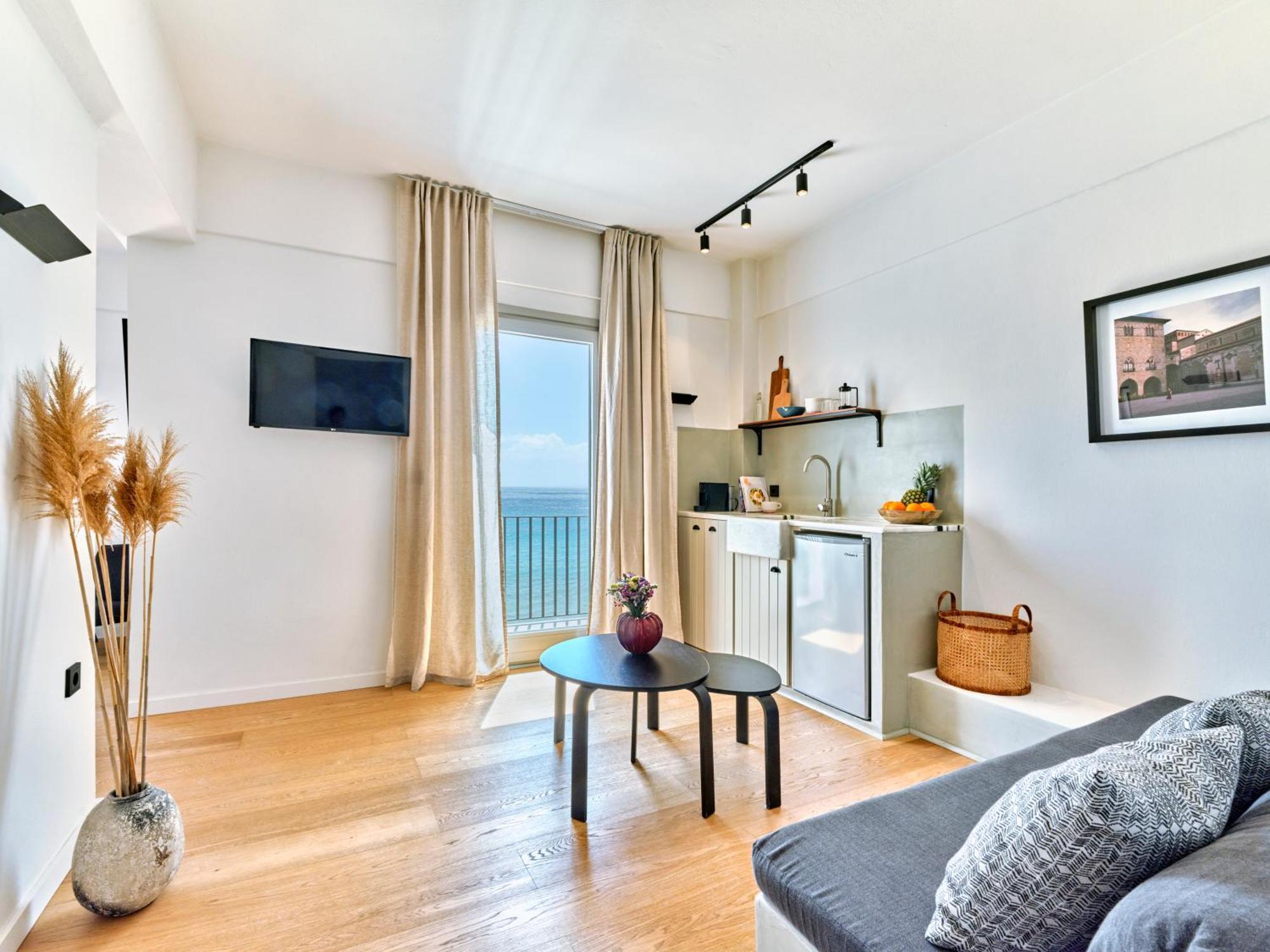 Magoo Suites Logaras Eksteriør billede
