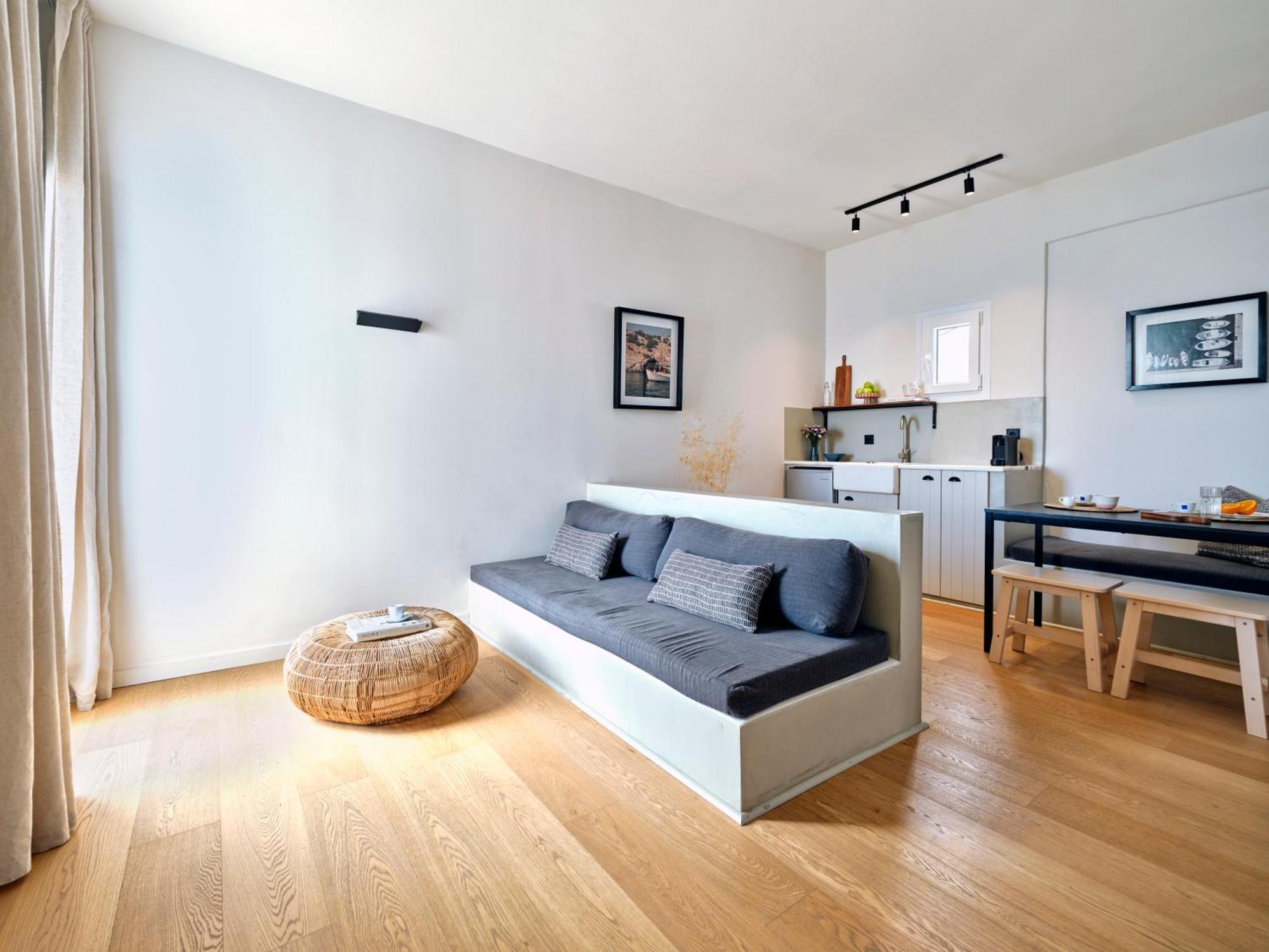 Magoo Suites Logaras Eksteriør billede